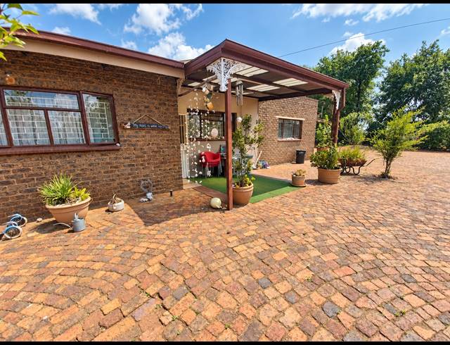 4 BEDROOM HOUSE FOR SALE IN KOOKRUS